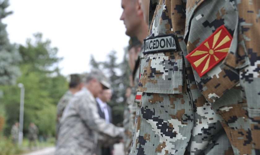 Rritje pagash për ushtarët nga 1 janari, zgjidhje për ata që mbushin 45 vjeç